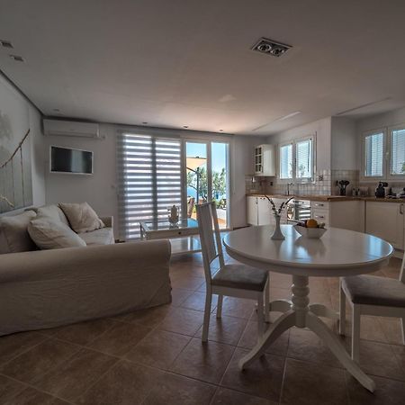 The Infinity 180 Luxury Suites Milia Екстериор снимка