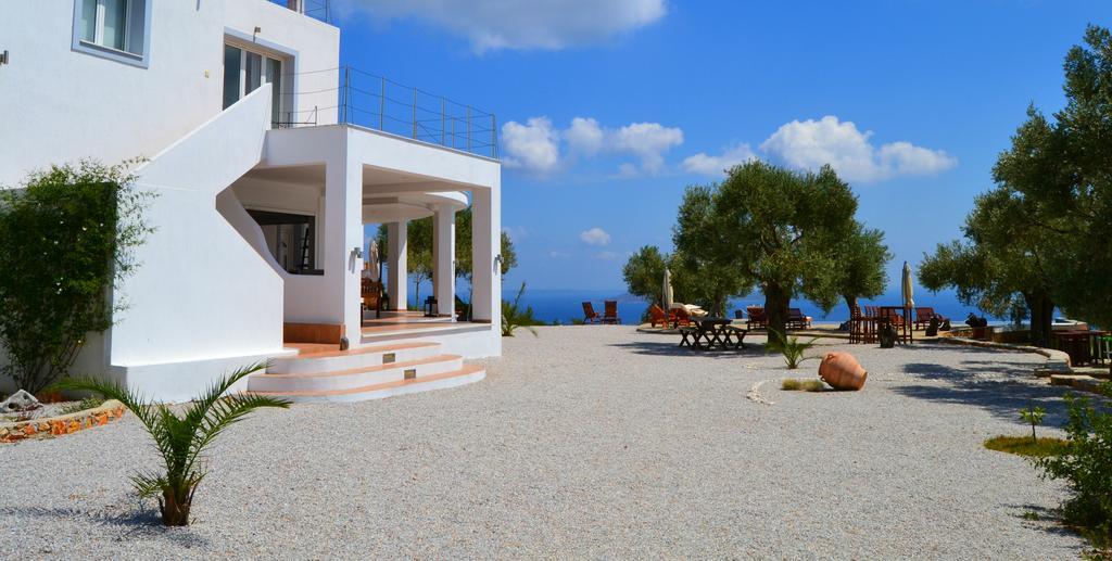 The Infinity 180 Luxury Suites Milia Екстериор снимка