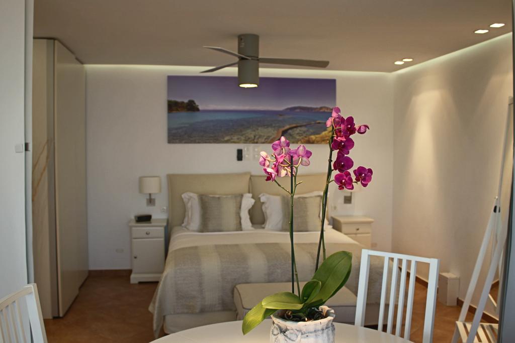 The Infinity 180 Luxury Suites Milia Екстериор снимка