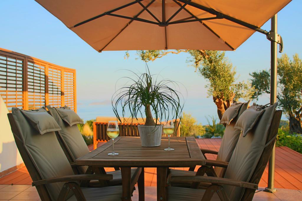 The Infinity 180 Luxury Suites Milia Екстериор снимка