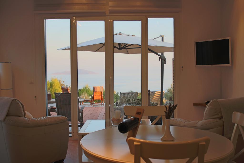 The Infinity 180 Luxury Suites Milia Екстериор снимка