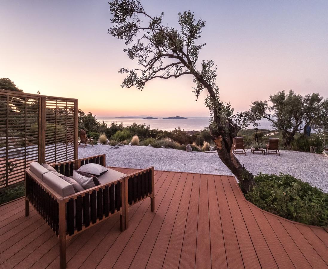 The Infinity 180 Luxury Suites Milia Екстериор снимка