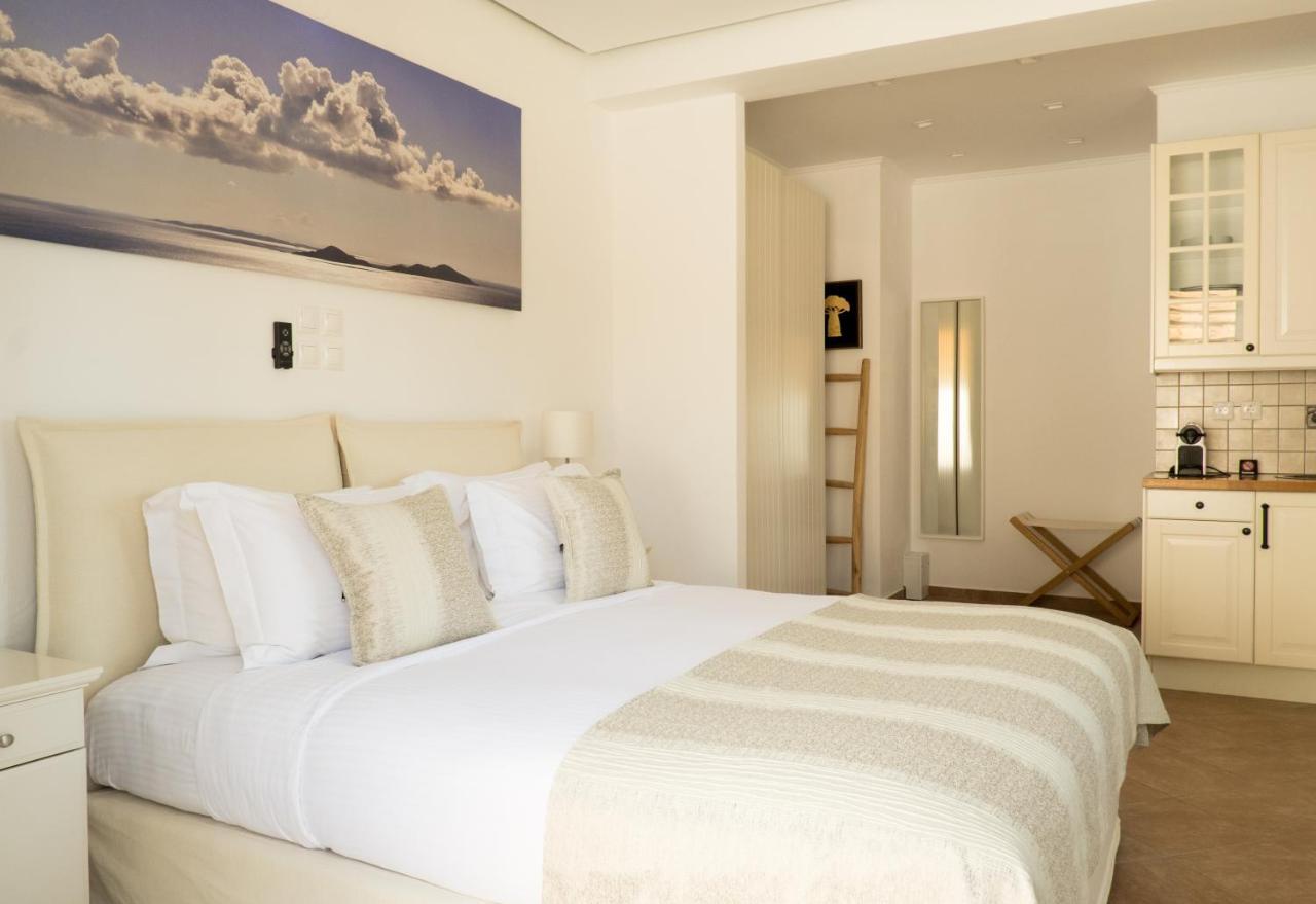 The Infinity 180 Luxury Suites Milia Екстериор снимка